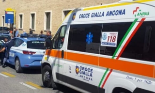 Ancona - Non risponde al telefono: donna trovata morta in casa